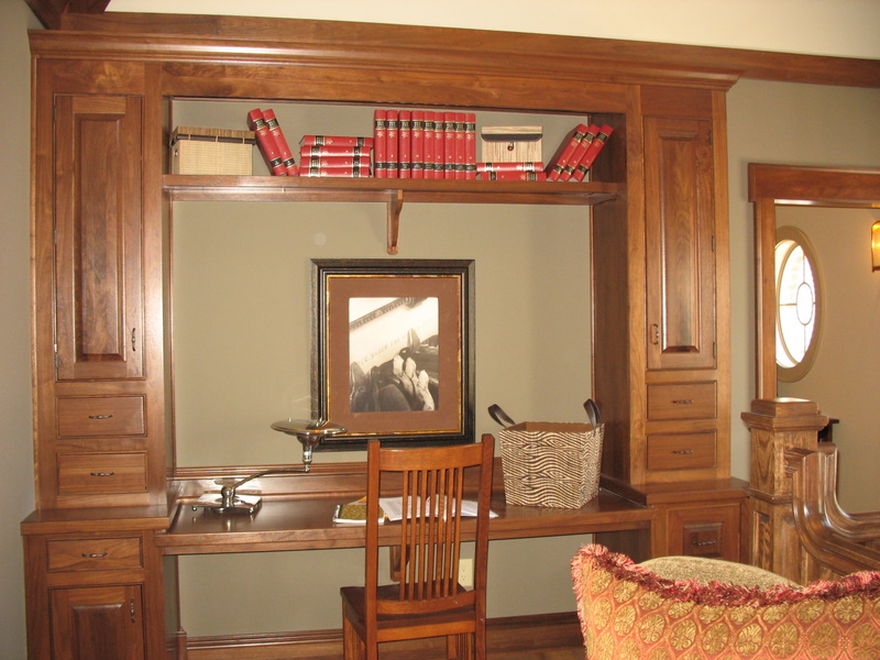 Built-in study area in upstairs loft.