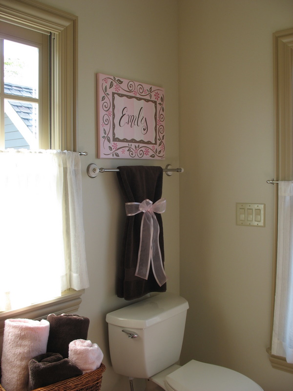 Little girl's bath.