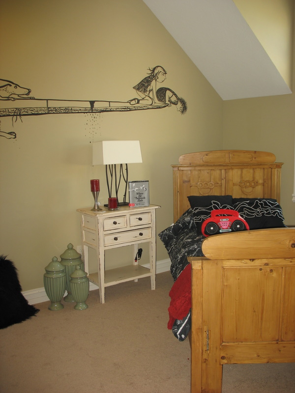 All of the kids bedrooms and the playroom featured these hand-drawn murals on the walls.