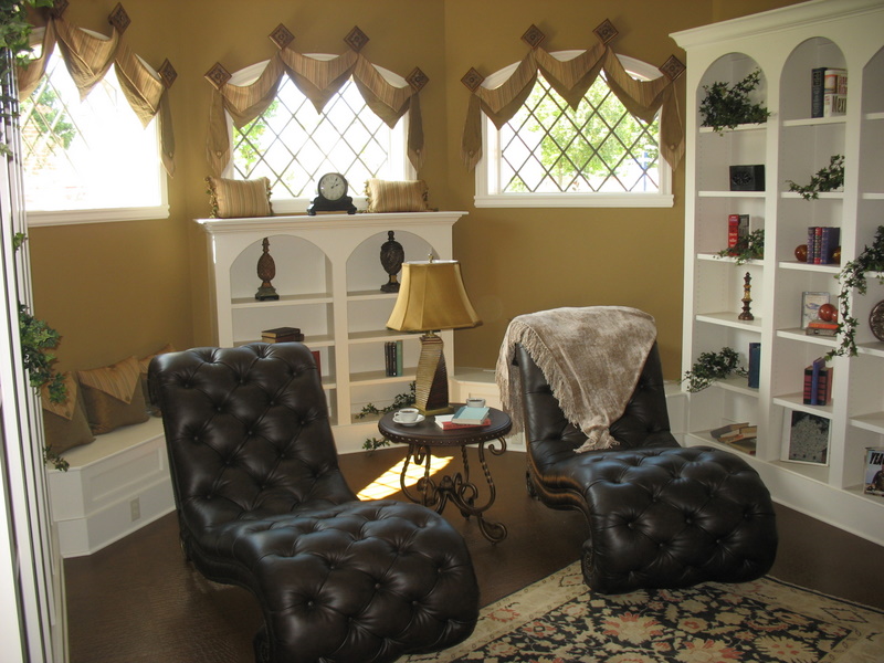 Sitting room in one of the "turrets."