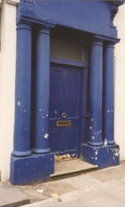 blue-door-in-notting-hill-close-up blue-door-in-notting-hill-close-up