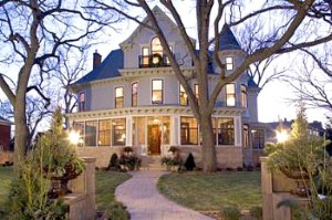 Mary Tyler Moore house for sale 2007 exterior