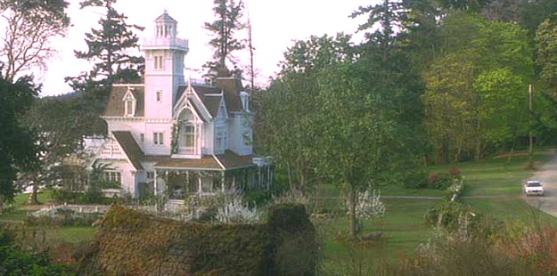 white Victorian house in Practical Magic movie
