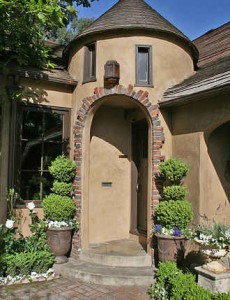 Tudor Remodel-Lookiloos