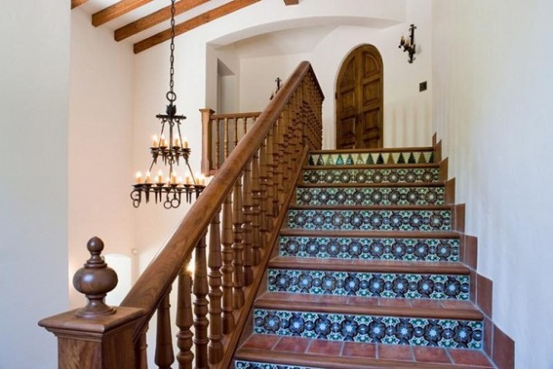 Spanish Revival-tile steps