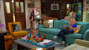 Good Luck Charlie-front door wide shot