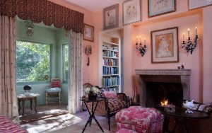 sitting area in master bedroom