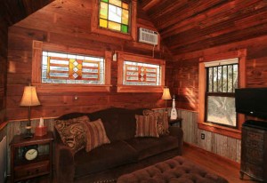 Texas Tiny Houses-Canyon Lake living rm