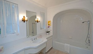 It's Complicated house for sale bathroom