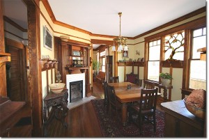 Laughing Sun bungalow dining room after