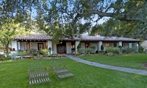 front of the It's Complicated house 2