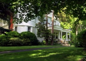 side of Hot in Cleveland house-daytime