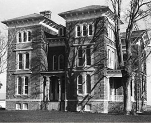 Duncan Manor black and white photo