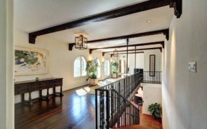 Kelsey Grammer's house-upstairs hallway