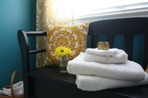 master bath 11-12 black bench and towels