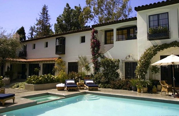 The Holiday movie Amanda's house pool