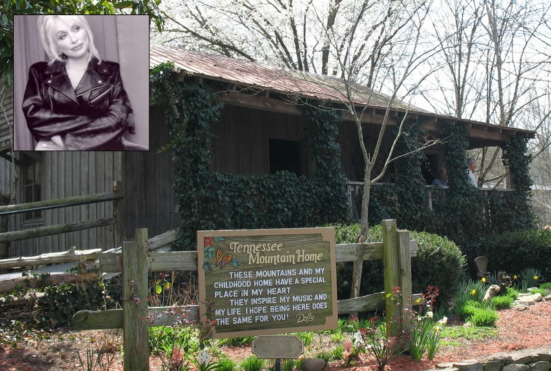 A sign on the side of Dolly Parton's cabin saying Tennessee Mountain Home