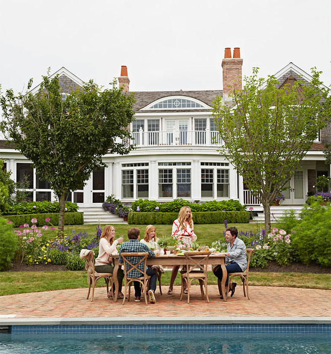 Tracy Pollan Michael J Fox Backyard Hamptons Elle