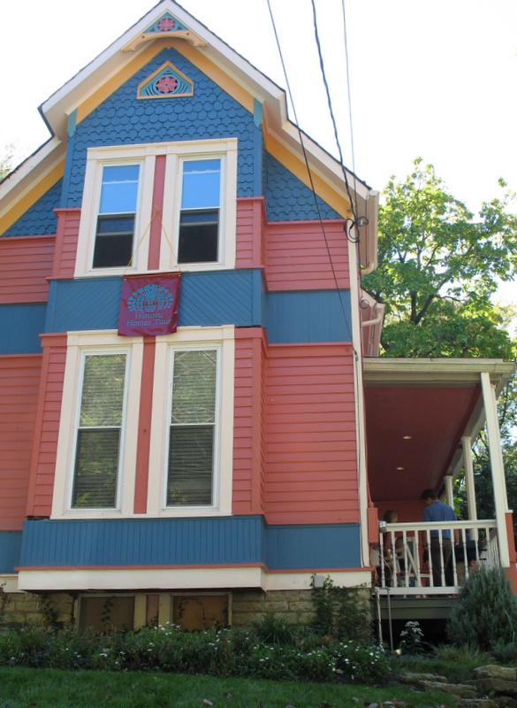 colorful painted house in Columbia Tusculum neighborhood