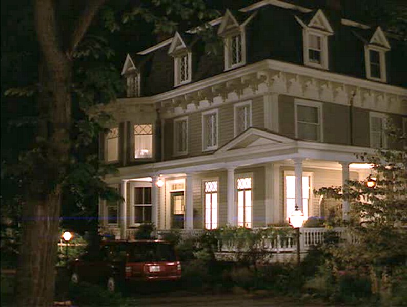 front exterior of the house at night with lights on in the movie Stepmom