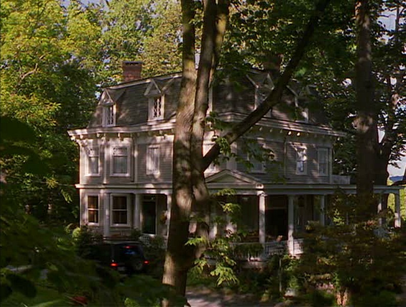 A house with trees in the background