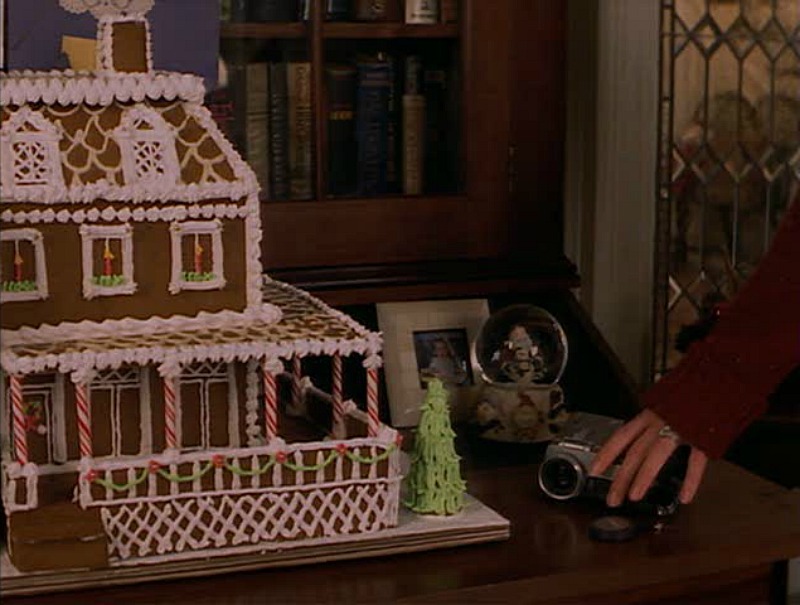 gingerbread house that looks like the real house