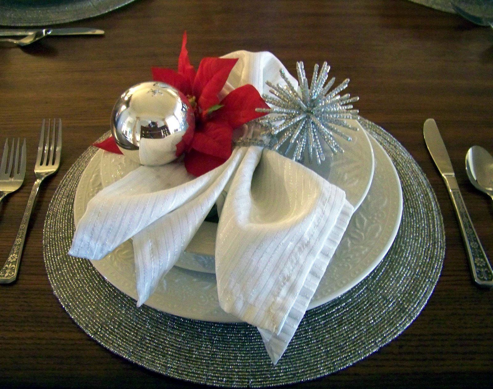 place setting with Christmas ornament