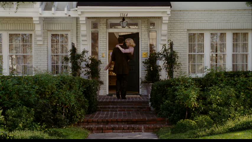 Nicole Kidman being carried over threshold of new house in Bewitched