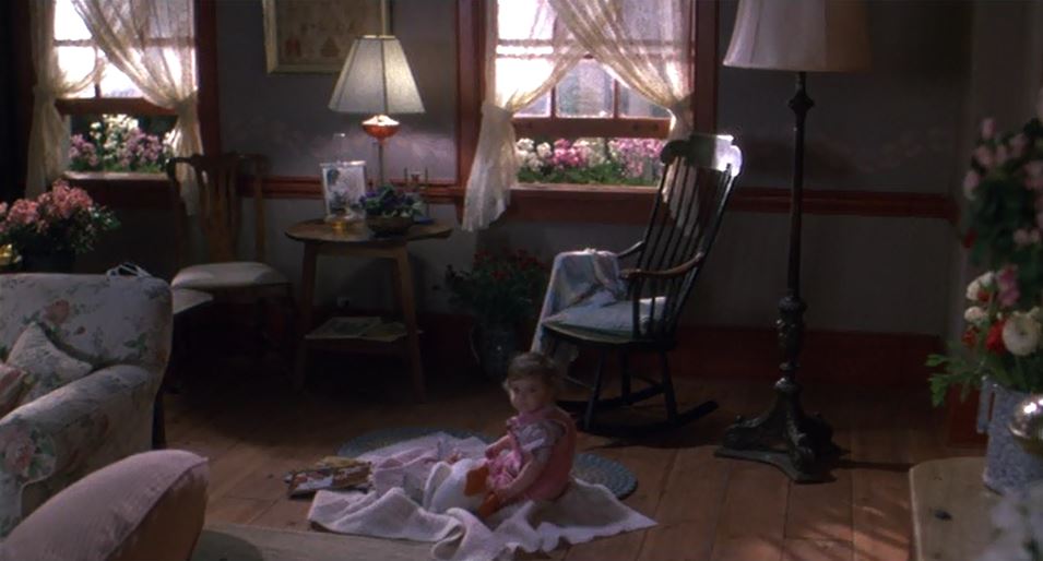 Elizabeth on living room floor in Baby Boom movie