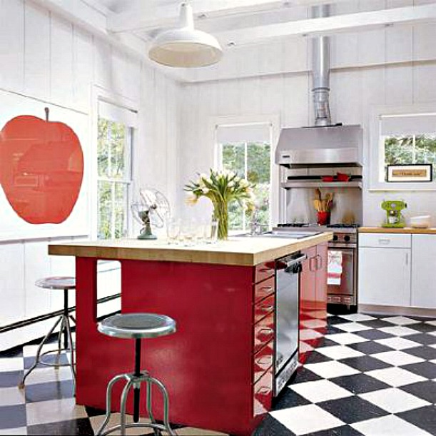 Sarah Jessica Parker Hamptons house kitchen checkerboard floor