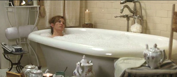 Diane Lane's bathroom in Must Love Dogs