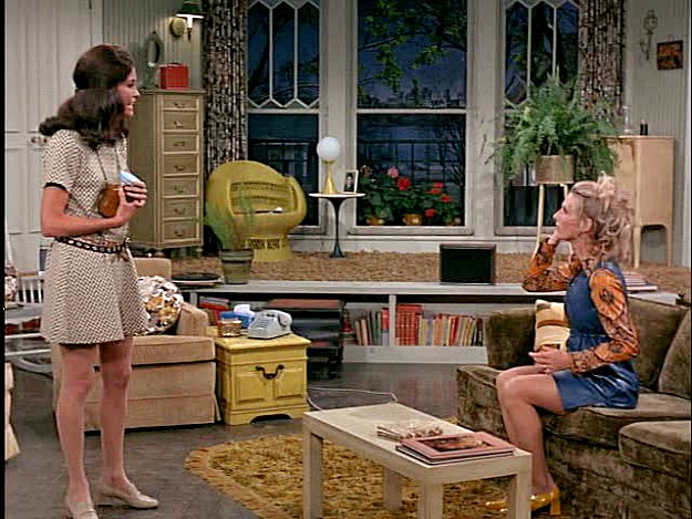 Mary and Phyllis on the Mary Tyler Moore Show