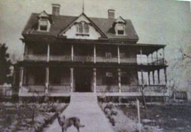 A vintage photo from the 1900s of the house where they filmed the movie