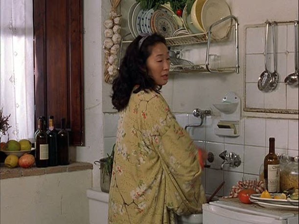 Sandra Oh in the kitch