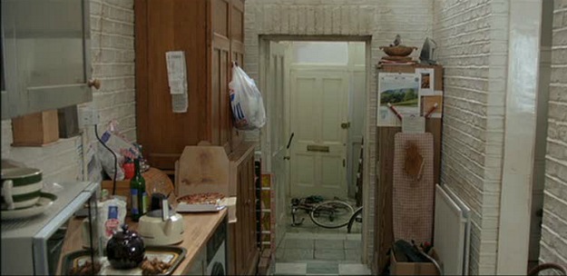 In Notting Hill (1999) the famous house with the blue door was