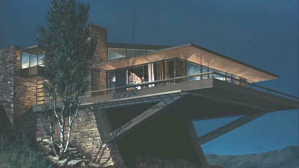 exterior of Modernist Vandamm House in North-by-Northwest Movie