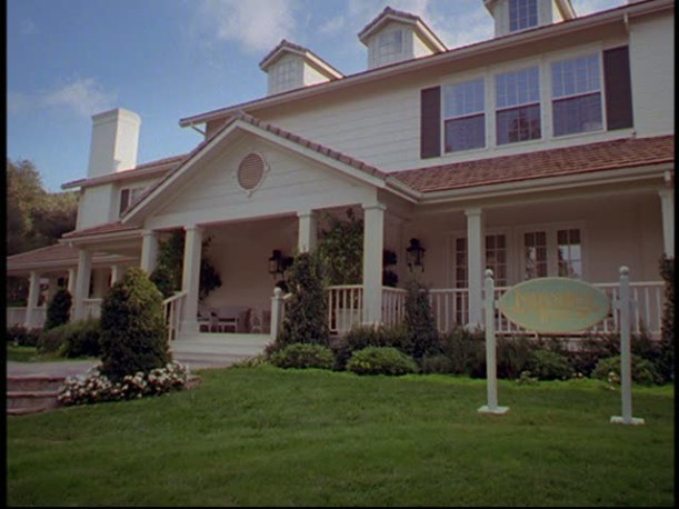 Independence Inn-exterior view with front porch