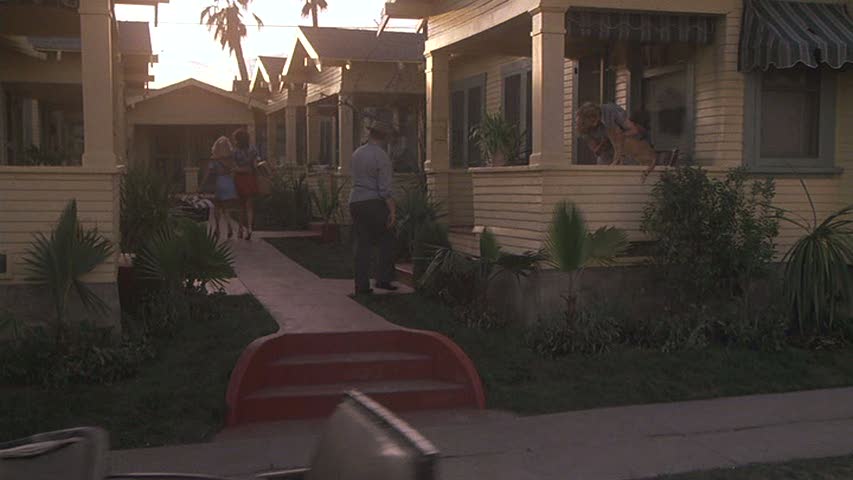 The Charming Bungalow Court in Swing Shift  The secret book, Goldie  hawn, The truman show