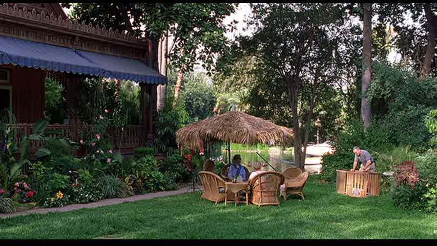 table and chairs on the lawn by the lagoon in Meet the Fockers