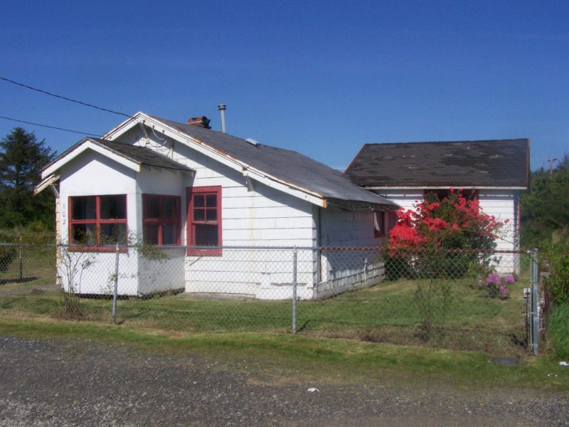 beach house before remodel