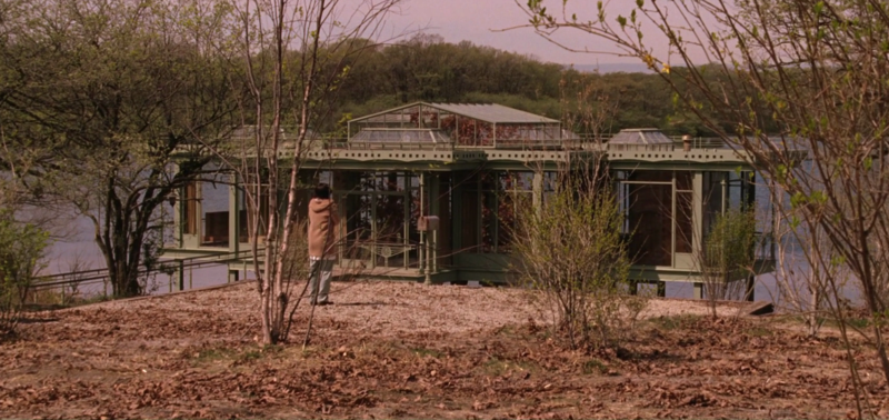 sandra-bullock-in-front-of-the-glass-lake-house