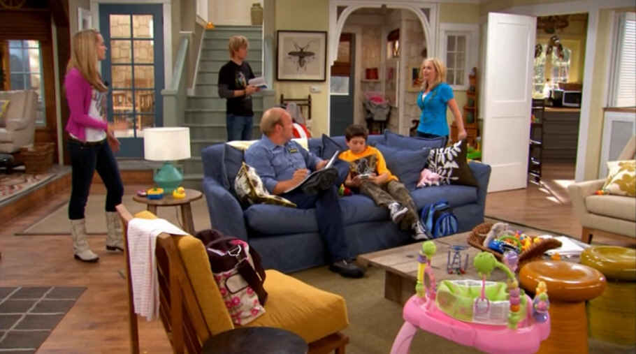 Good Luck Charlie Living Room Hooked On Houses