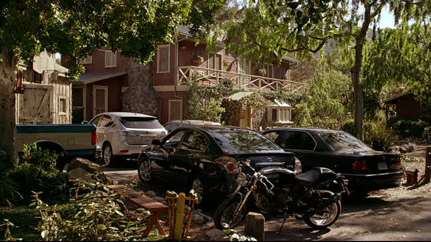 exterior of Zeek and Camille\'s house on Parenthood