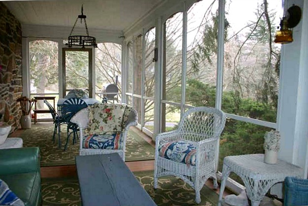 Marley and Me house screened porch