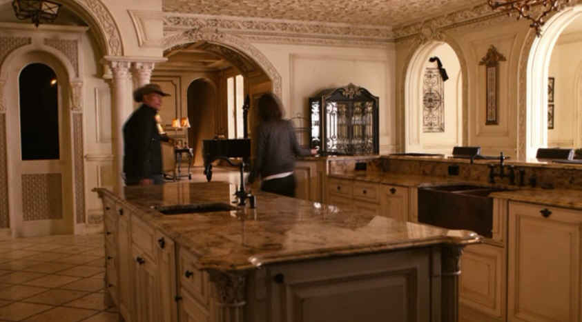 Zombieland-kitchen in movie