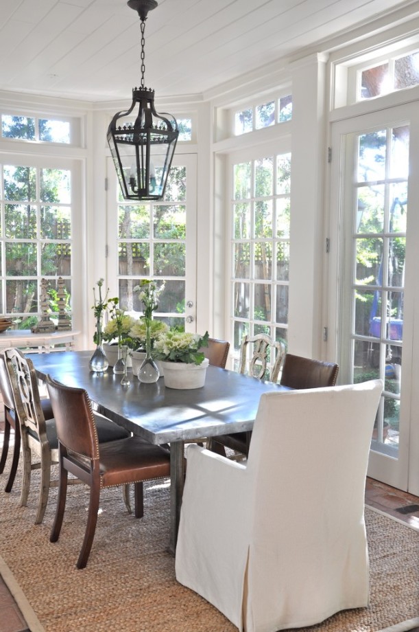 Sunroom with table and chairs