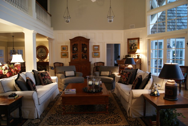 A living room filled with furniture