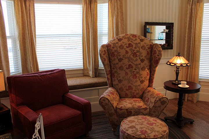 Carl and Ellie\'s armchairs in Up house 