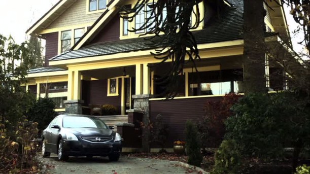 front exterior of Aria\'s house on Pretty Little Liars