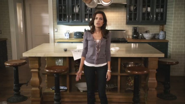 Melissa standing in kitchen in Pretty Little Liars